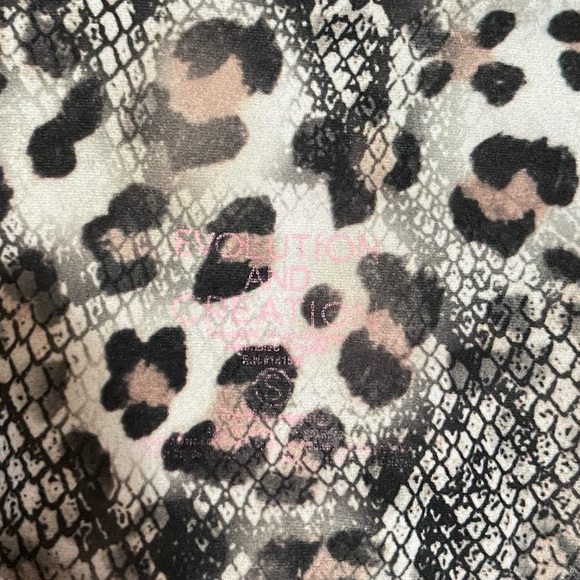 Women’s Evolution and Creation animal print high waist cropped leggings Small - Picture 3 of 4